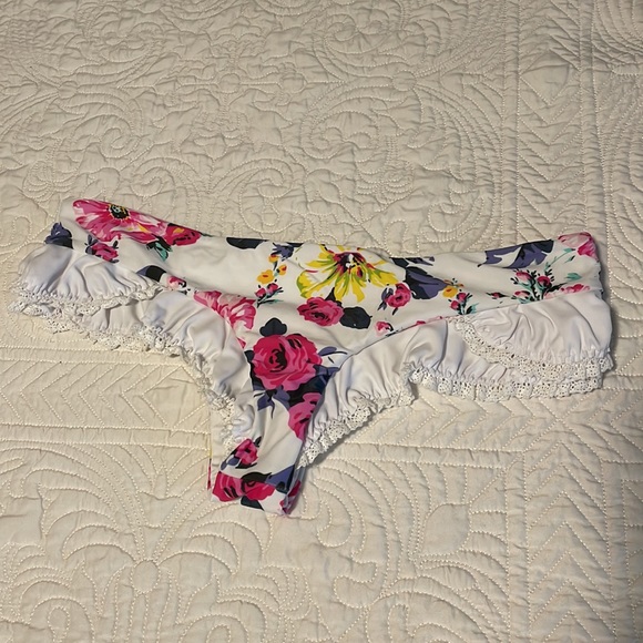 Jessie James Decker x Amore & Sorvete Bikini - Picture 4 of 5